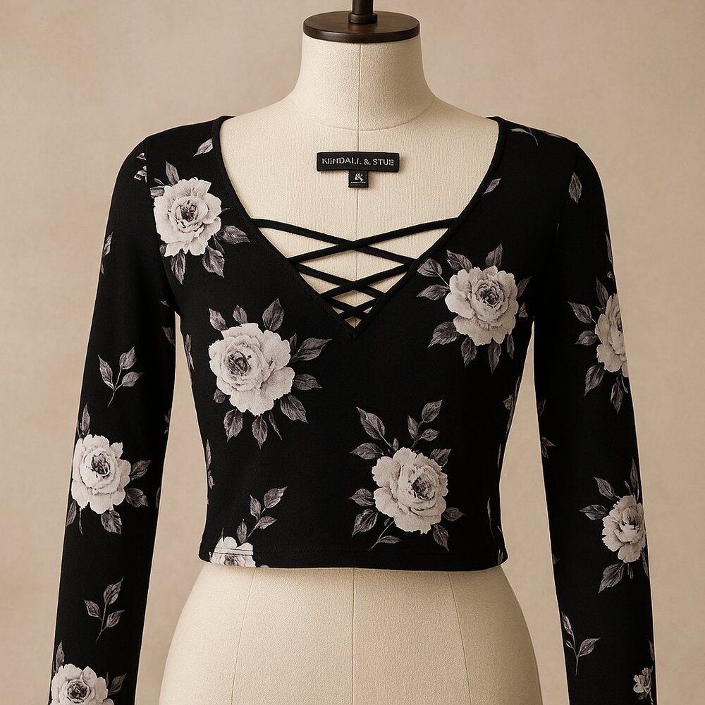 Kendall & Kylie Black Floral Lace‑Up Long Sleeve Crop Top M
